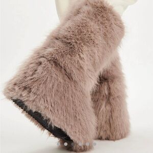 NWT FREE PEOPLE WILD THING MID Faux Fur Boots.